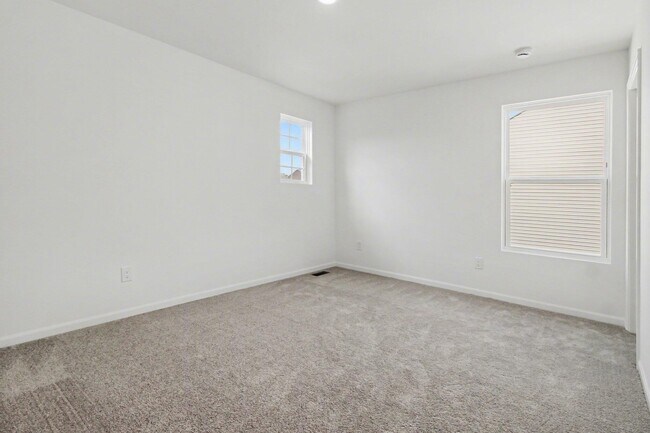 Building Photo - 832 Kuss Dr