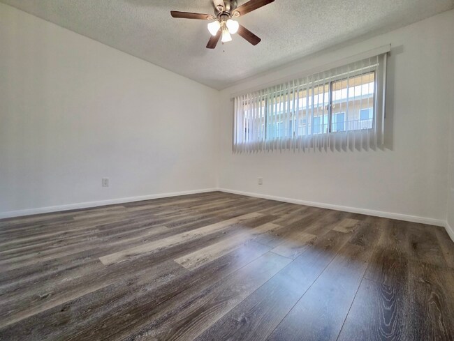 Building Photo - 3861 Mentone Ave