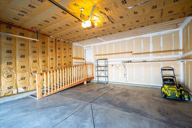 Building Photo - Evolve Real Estate: Meticulously Maintained 3 Bed RANCH Home with Deck and Pergola Available Sept 1!