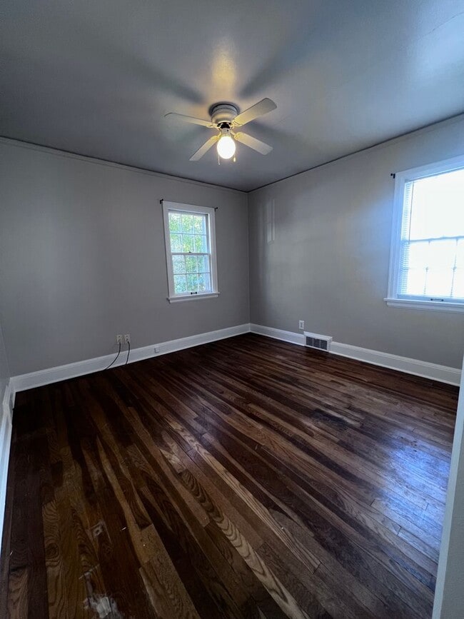 Building Photo - AVAILABLE JUNE 1ST: 4 bedroom 2 bathroom home!