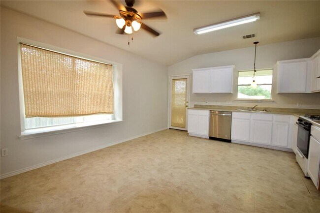 Building Photo - 1217 Tudor House Rd