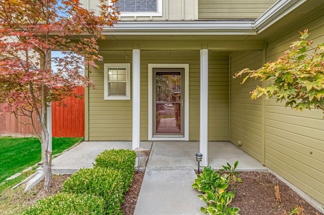 Building Photo - Prime SE Boise 3bd/2.5ba Home!