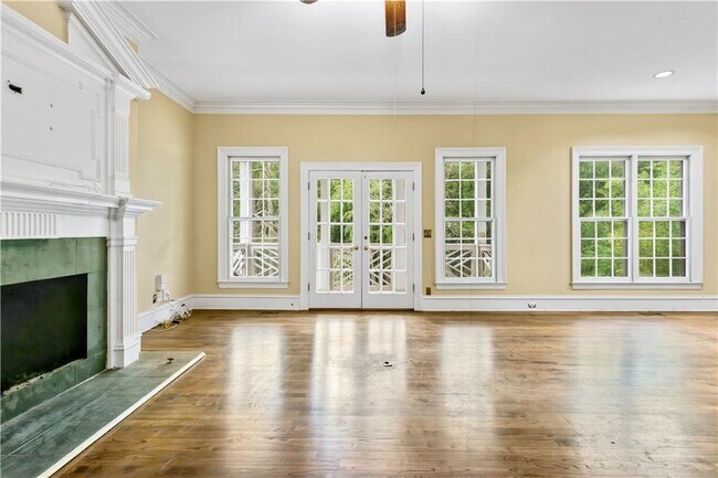 Building Photo - 430 W Wesley Rd NW