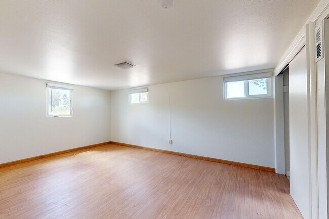 Building Photo - Farmhouse - Showings now Available