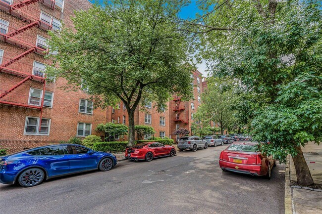 Building Photo - 103-26 68th Ave