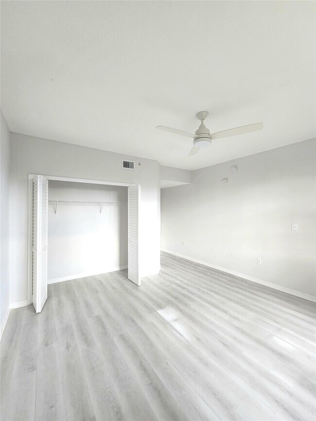 Building Photo - 15145 Michelangelo Blvd