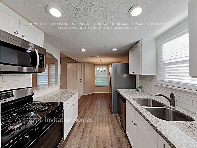 Building Photo - 13238 Edgeboro St