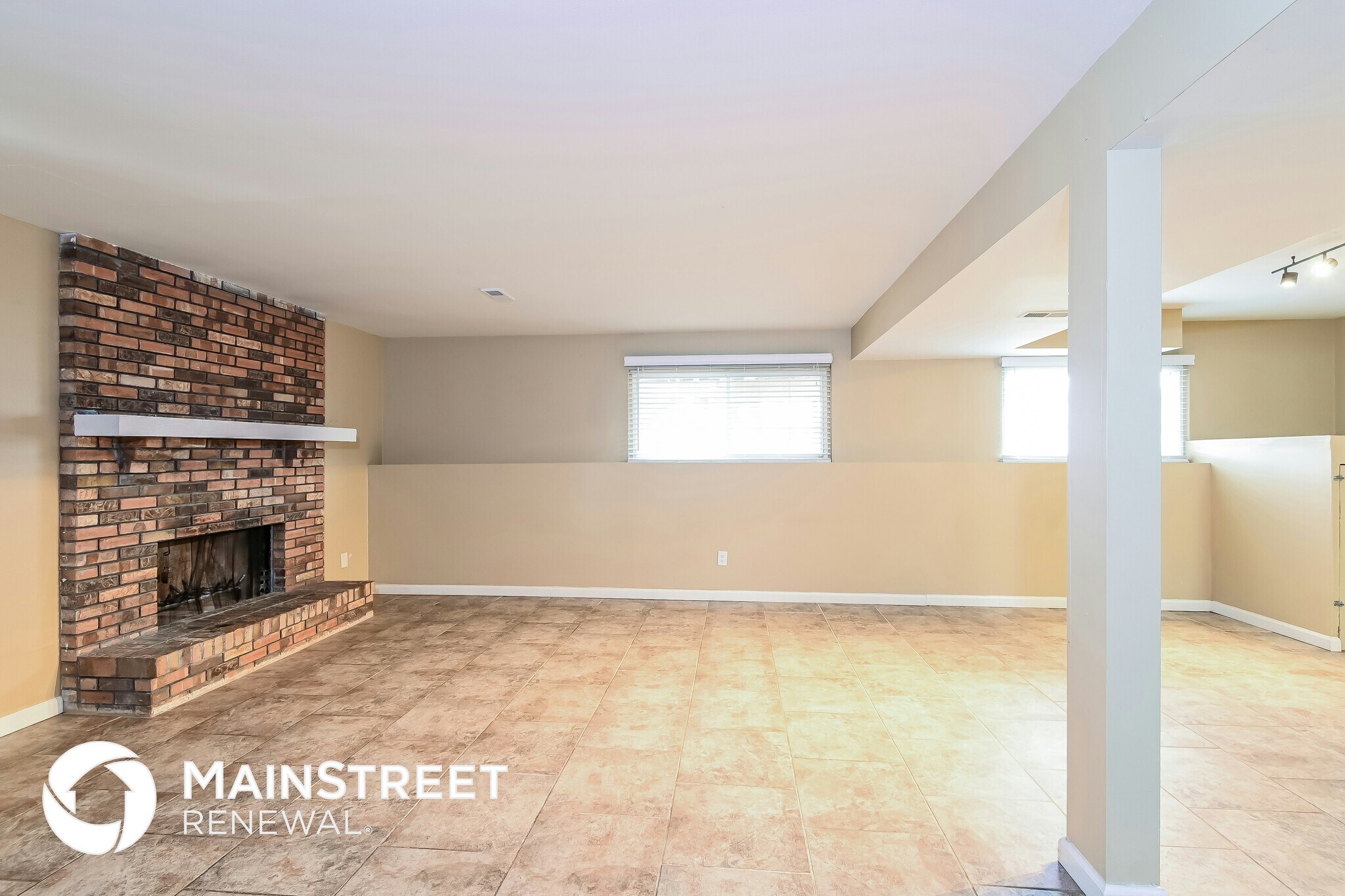 Building Photo - 3036 Brentmoor Dr