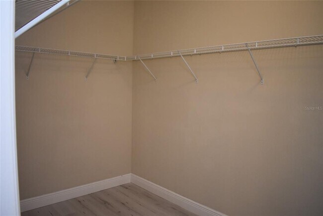 Building Photo - 5060 Creekside Park Ave