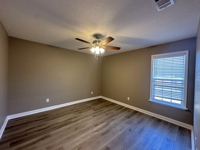 Building Photo - 419 Peters St