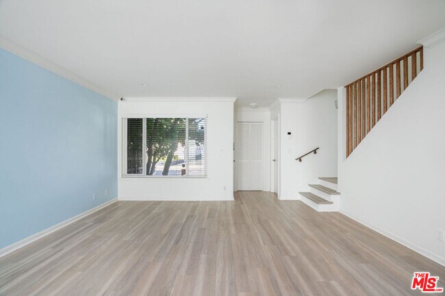 Building Photo - 11138 Aqua Vista St