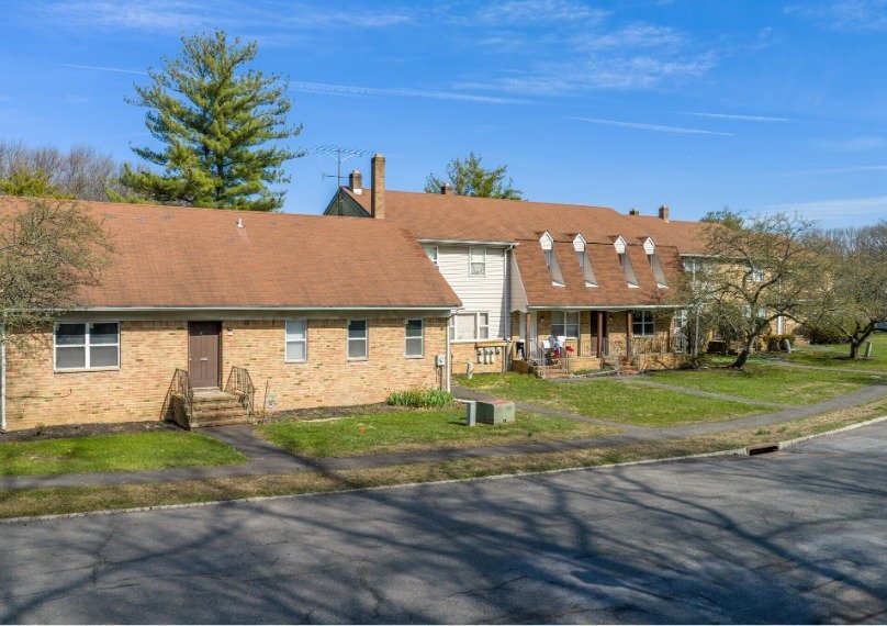 Building Photo - 500 Adams Ln