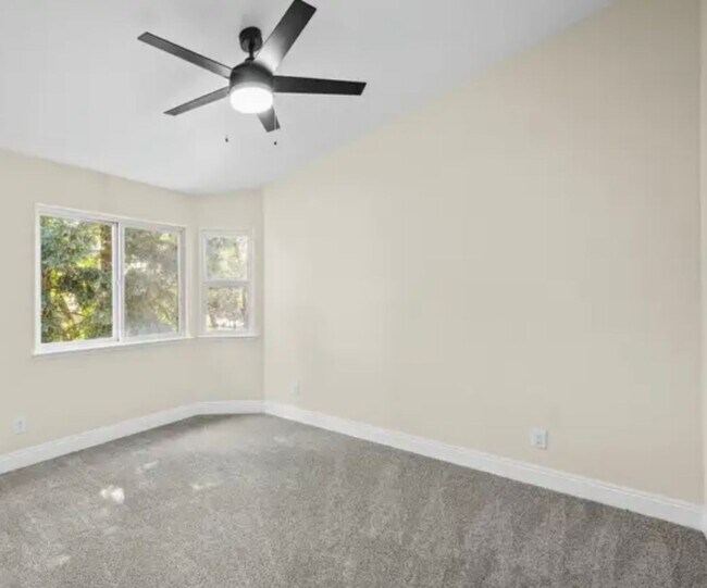 Building Photo - Single Family Home