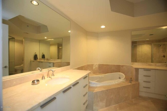 Building Photo - 231 Riverside Dr