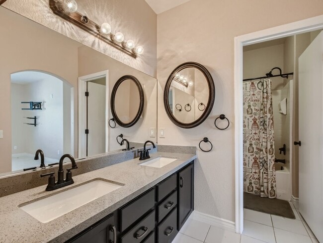 Building Photo - AMAZING COMPLETELY REMODELED CONDO IN NW