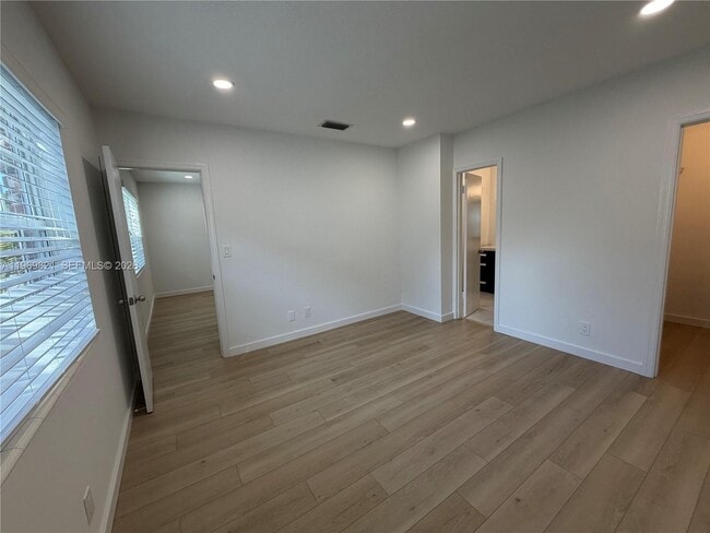 Building Photo - 2426 SE 17th St