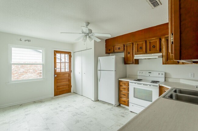 Building Photo - 5770-5772 Taggart Drive