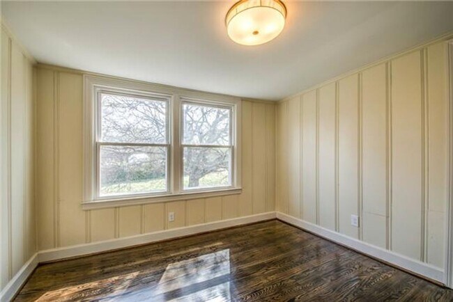 Building Photo - Stunning Renovated 1940s Home in Prime East Nashville Location!