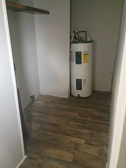 Building Photo - 112 Norris Ave SE