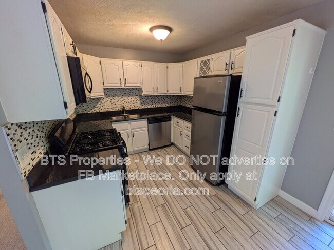 Building Photo - 5926 N Tampico Dr