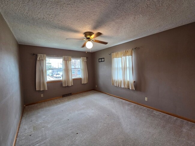 Building Photo - Well-Maintained 3BR Home – Garage + Washer/Dryer, dishwasher Included