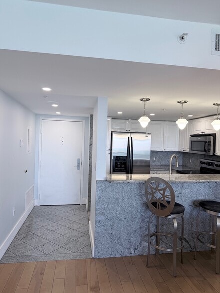 Building Photo - 1900 Purdy Ave