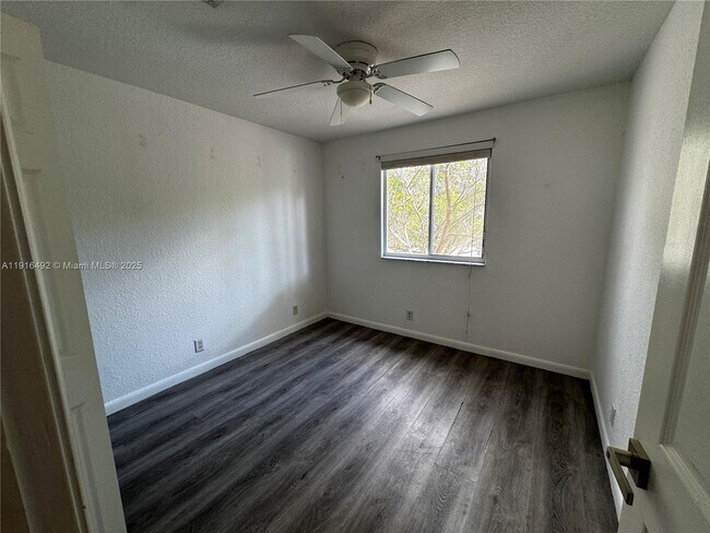 Building Photo - 1007 Bamboo Ln