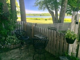 Building Photo - 15 Maple Street