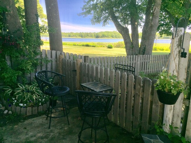 Building Photo - 15 Maple Street