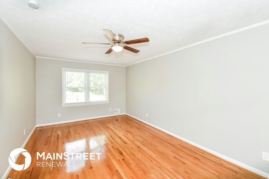 Building Photo - 4705 Jaybird Ln SW