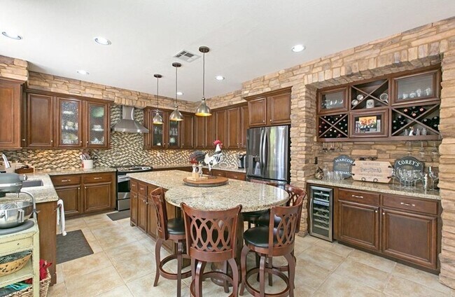 Building Photo - 2941 Avenida Castana