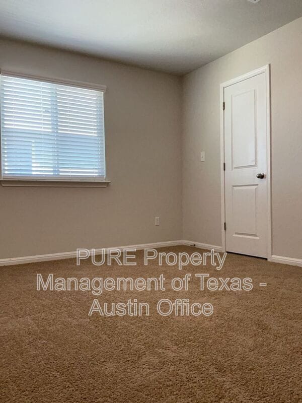 Building Photo - 112 Eagle Lake Dr