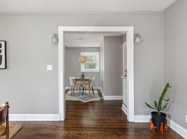 Building Photo - Vintage Charm, Modern Comfort & a Fully Fenced Backyard in Madison