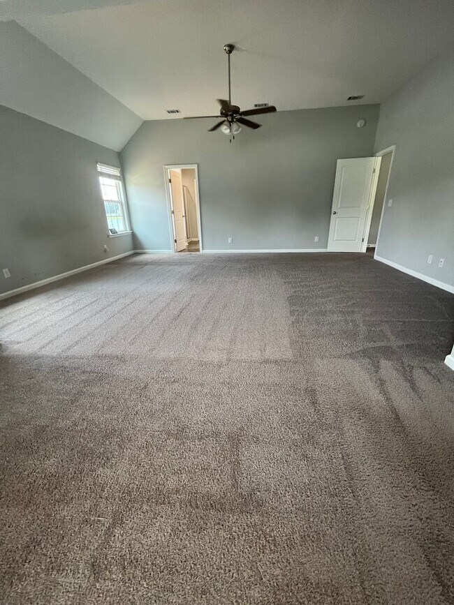 Building Photo - Spacious 4-Bedroom Pet Friendly Home with a Serene View - Available for Rent!