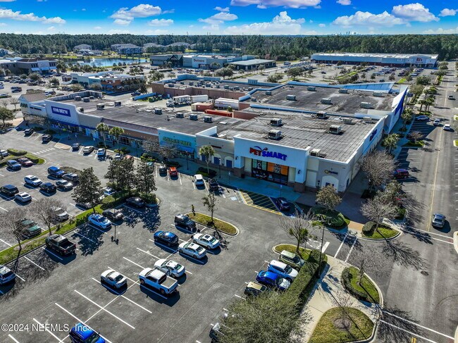 Building Photo - 15825 Stedman Lake Dr