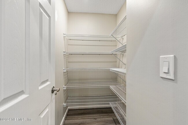 Building Photo - 1892 Vista Lakes Dr