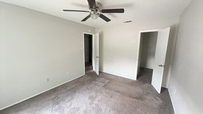 Building Photo - 4504 Hunt Cir