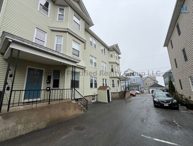 Building Photo - 139 Oliver St