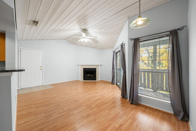 Building Photo - 33 Crown Knoll Ct