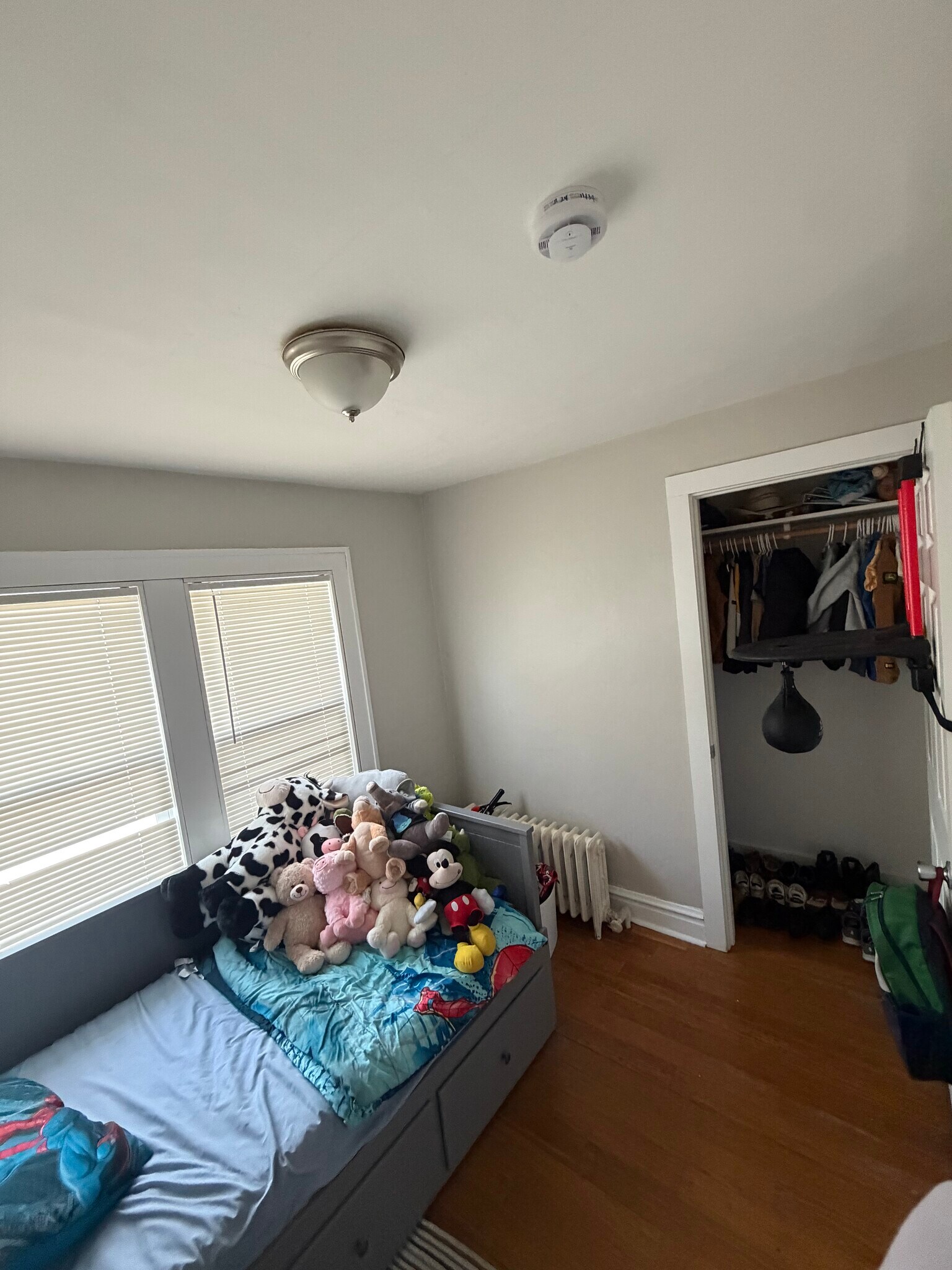 Building Photo - 2048 N Sheridan Rd