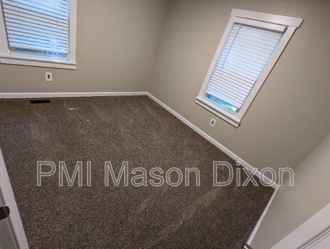 Building Photo - 944 Fern Trail