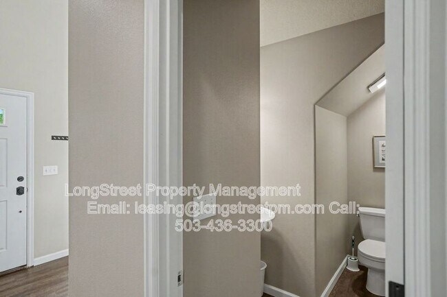 Building Photo - 1227 SE Rivergreen Ave