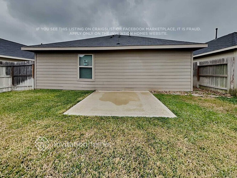 Building Photo - 18827 Charter Elm Dr