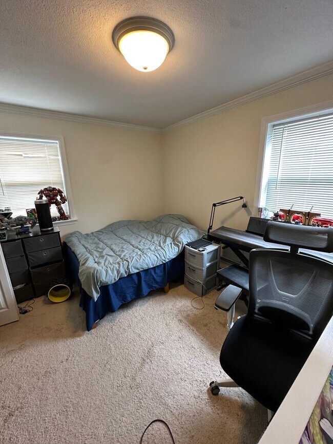 Building Photo - AWESOME 2 BED IN ALLSTON!!!!