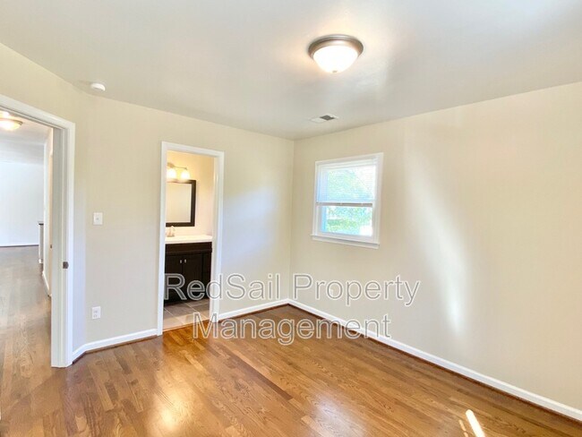 Building Photo - 146 Linbrook Dr