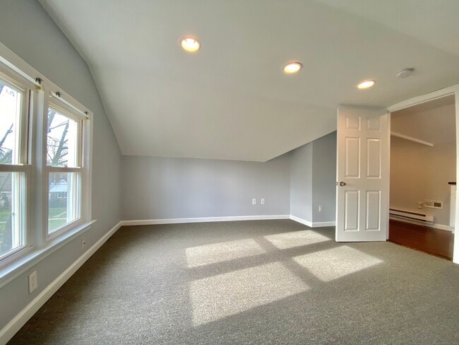 Building Photo - 446 Huntington Rd