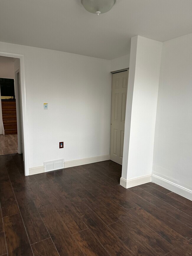 Building Photo - 21 Oakmont Dr