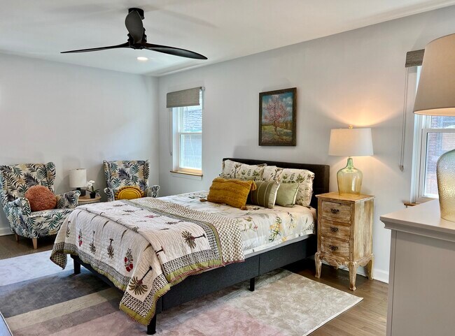 Building Photo - 940 N Oak Park Ave