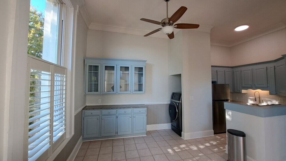 Kitchen, Laundry and dining room - 101 E Broad St