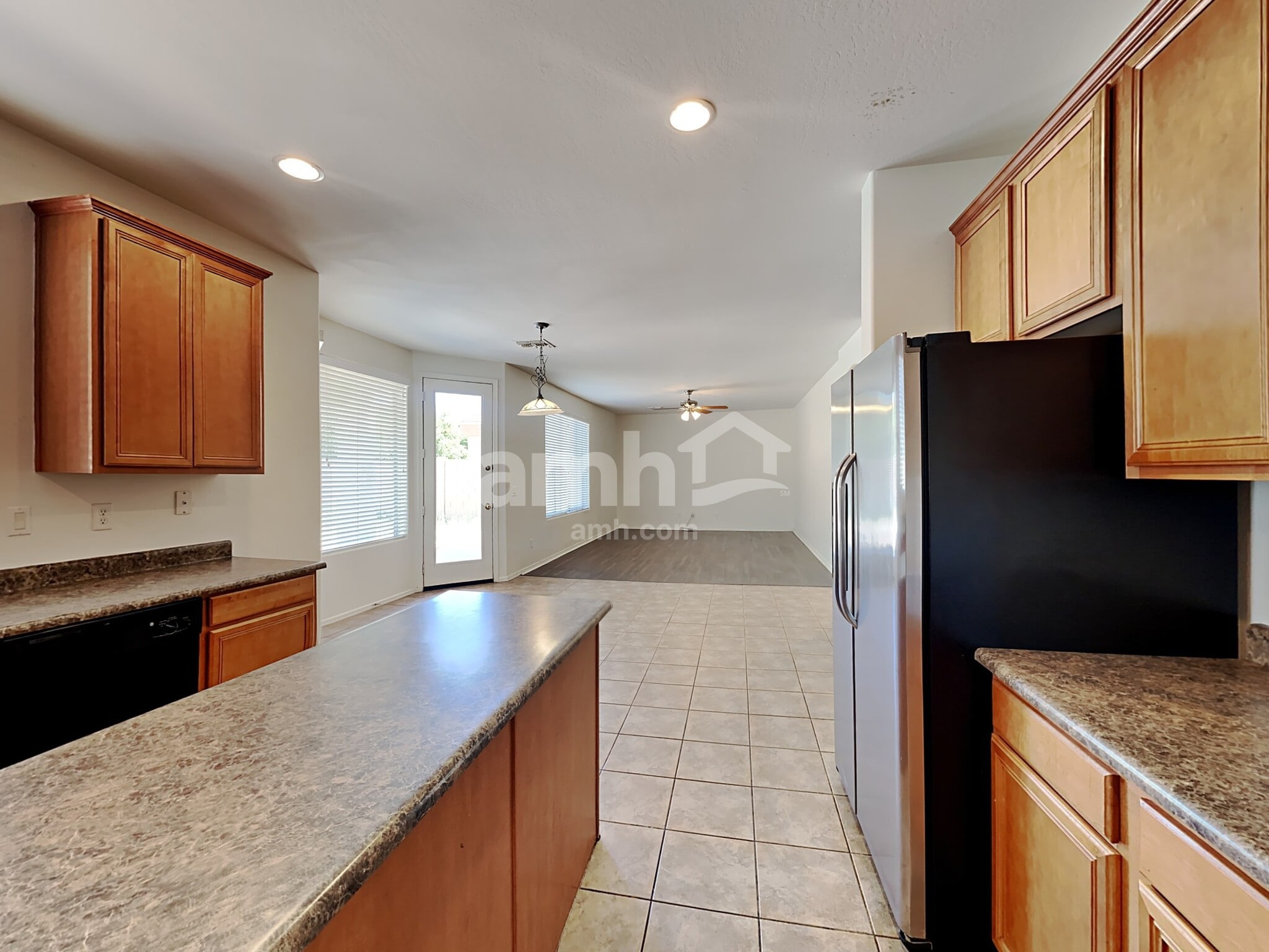 Building Photo - 9428 W Riverside Ave